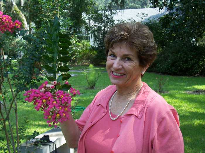 Barbara Bruce Churchyard.jpg